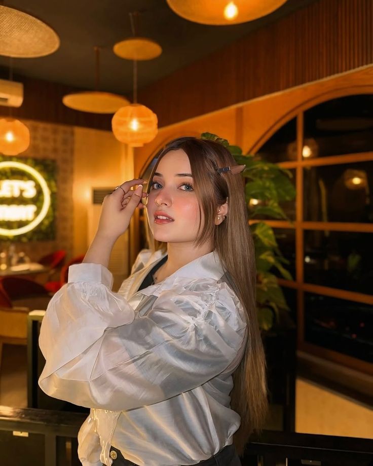 Elena R.